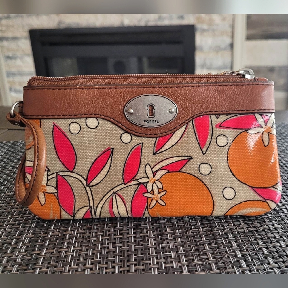 Fossil Wristlet